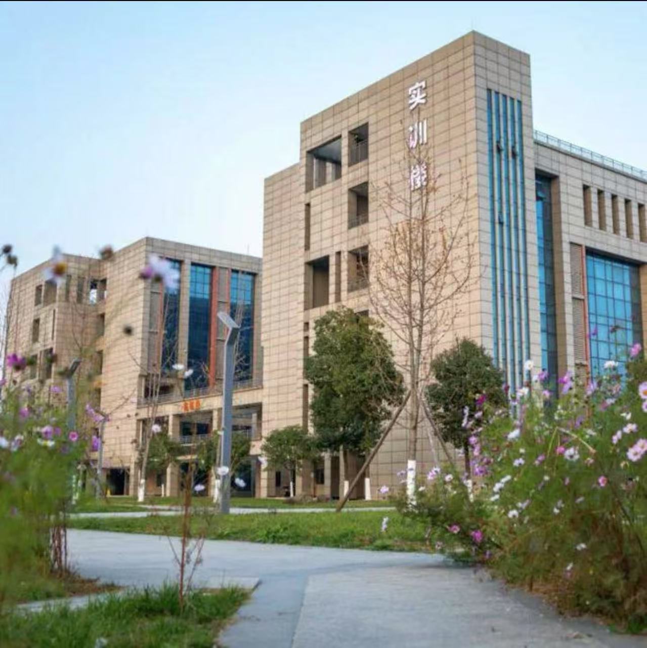 我校學子赴上海精泰機電系統工程有限公司開展崗位實習