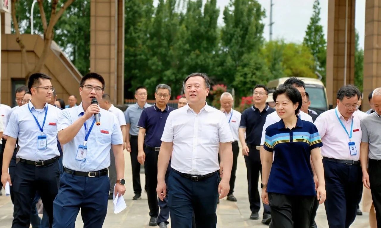 省政協(xié)副主席許唯臨院士一行蒞臨我校調(diào)研指導